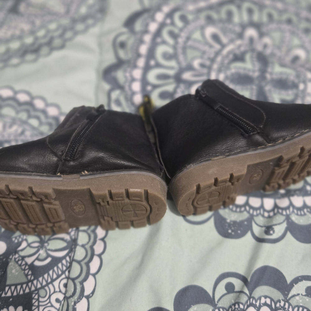 Black Kids Boots - Size 9/9.5 - Picture 2 of 4
